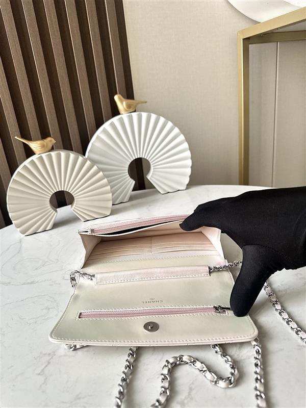 2026127215433111 570